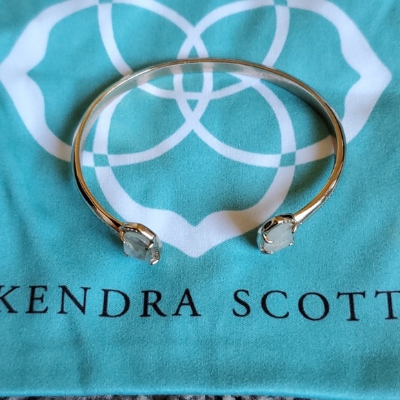 Kendra Scott Jewelry - Kendra Scott Rose Gold bracelet w/ pearl stones
